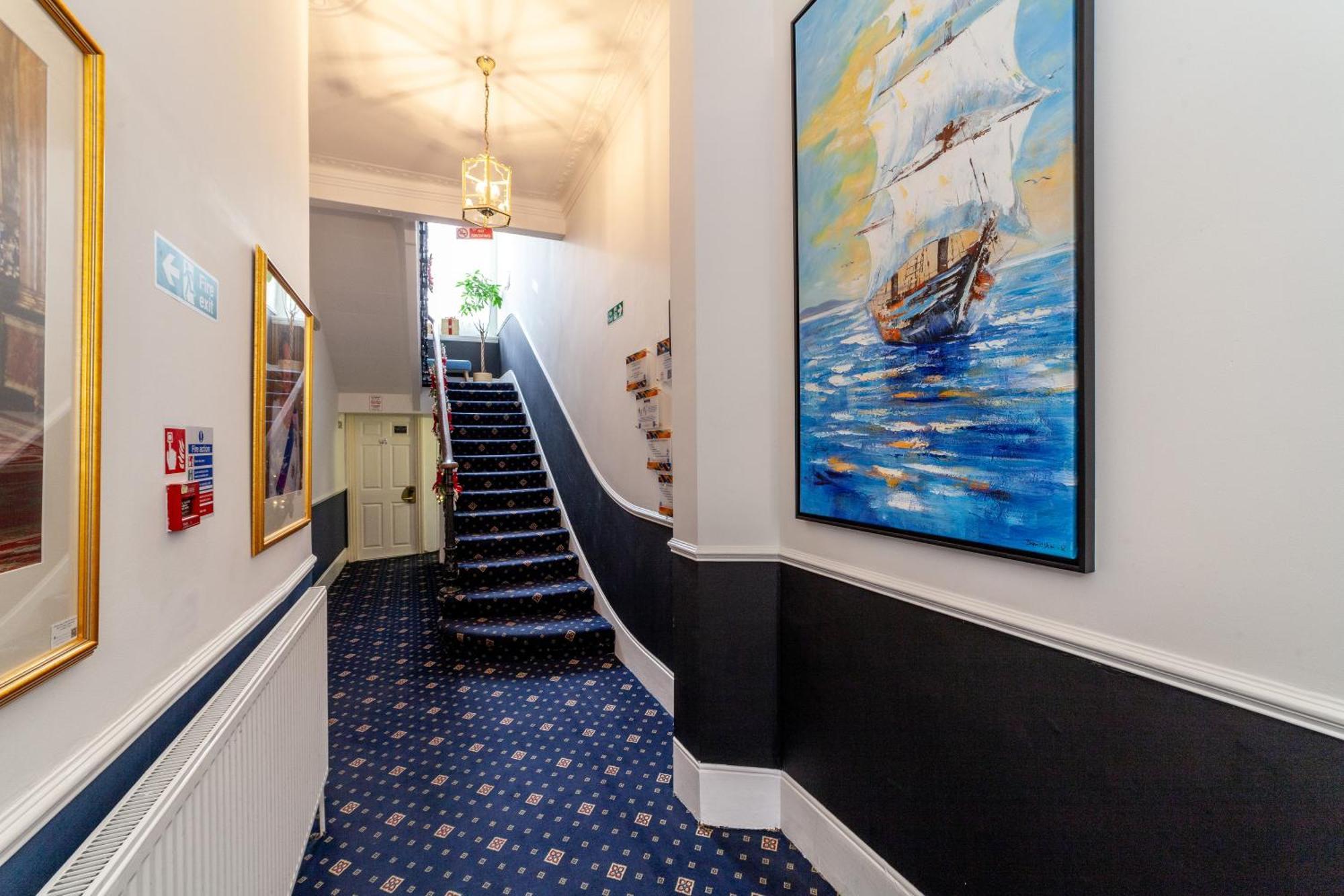 Twin Room,1656169890:JPEG